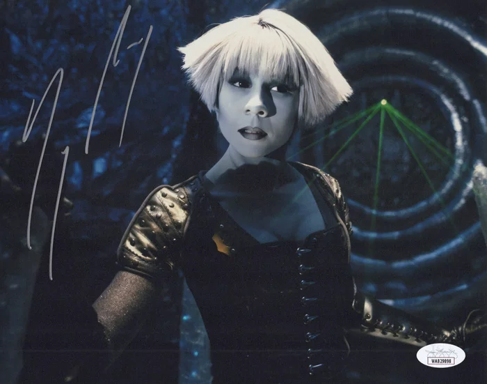 Gigi Edgley autograph
