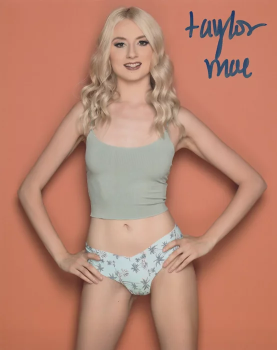 Taylor Mae autograph