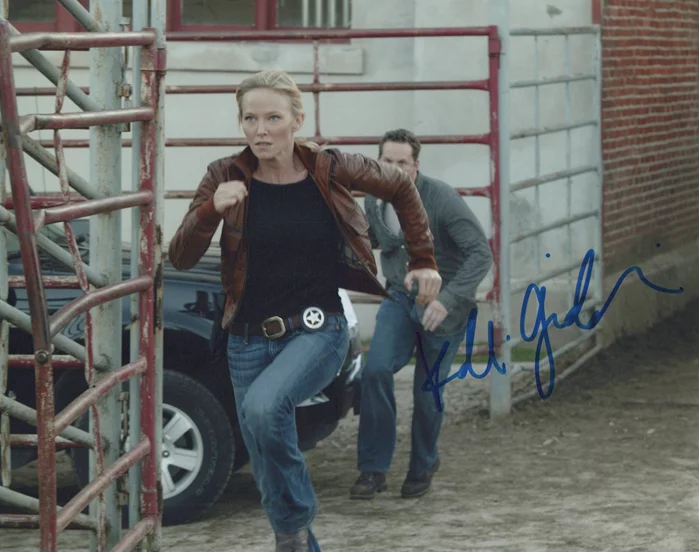 Kelli Giddish autograph