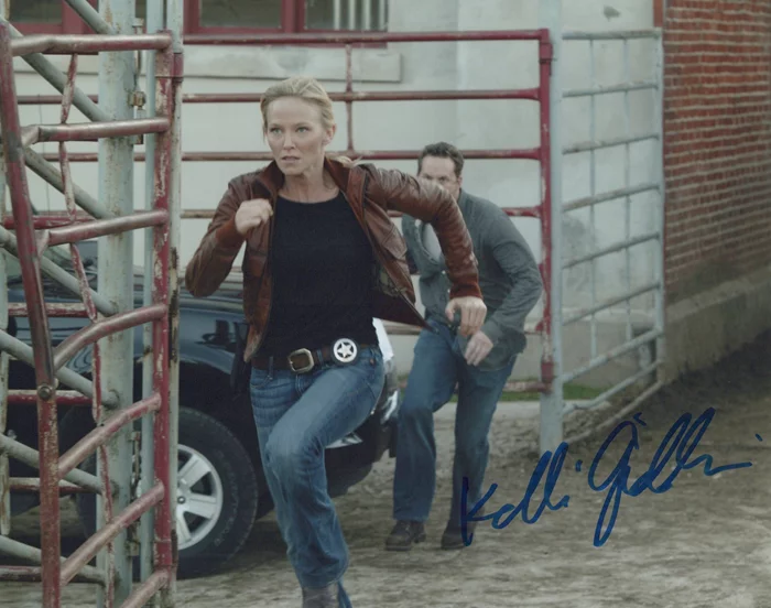 Kelli Giddish autograph
