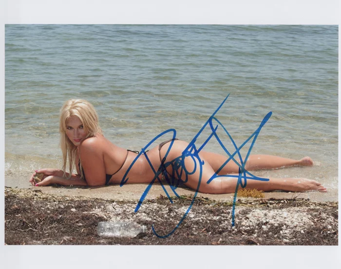 Brooke Hogan autograph