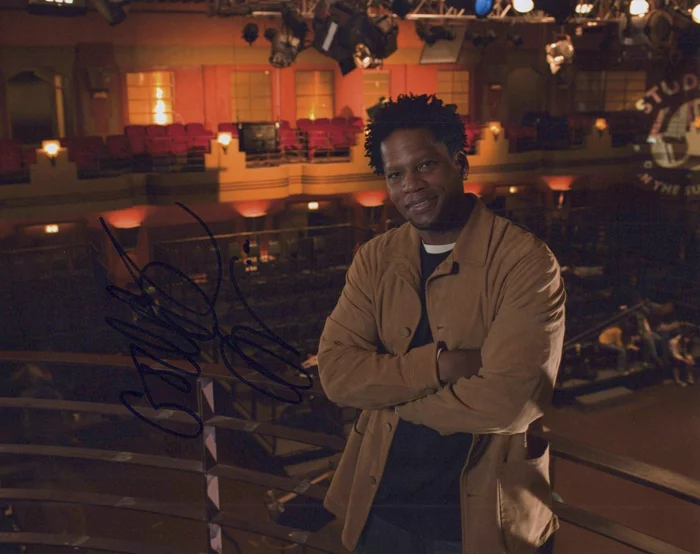 D.L. Hughley autograph