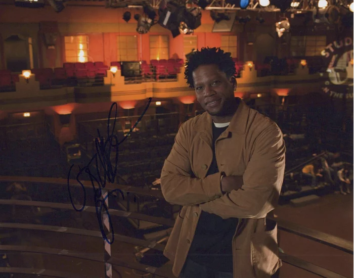 D.L. Hughley autograph