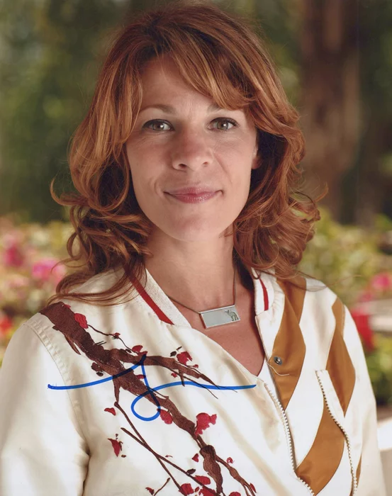 Lili Taylor autograph