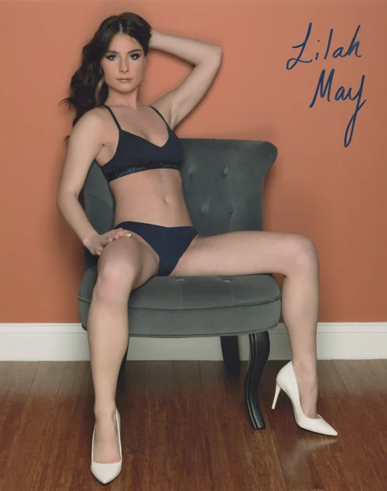 Lilah May autograph