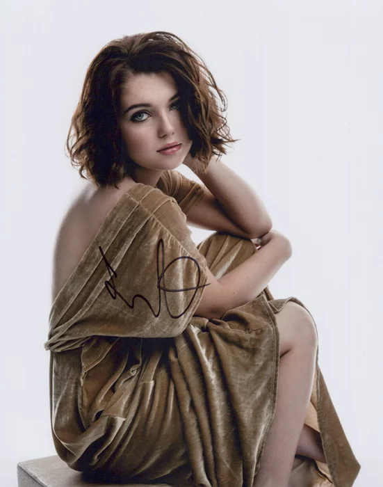Sammi Hanratty autograph