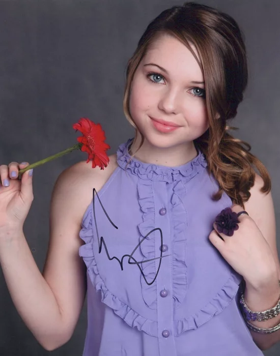 Sammi Hanratty autograph
