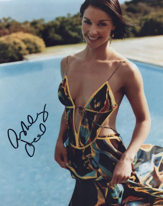 Ashley Judd autograph