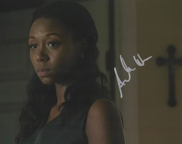 Amanda Warren autograph