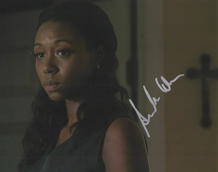 Amanda Warren autograph