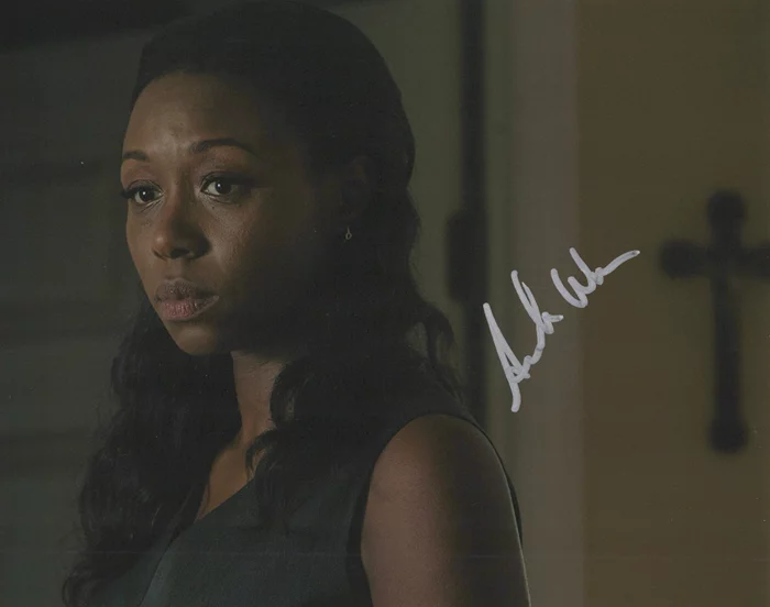 Amanda Warren autograph