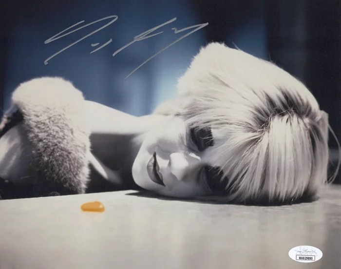 Gigi Edgley autograph
