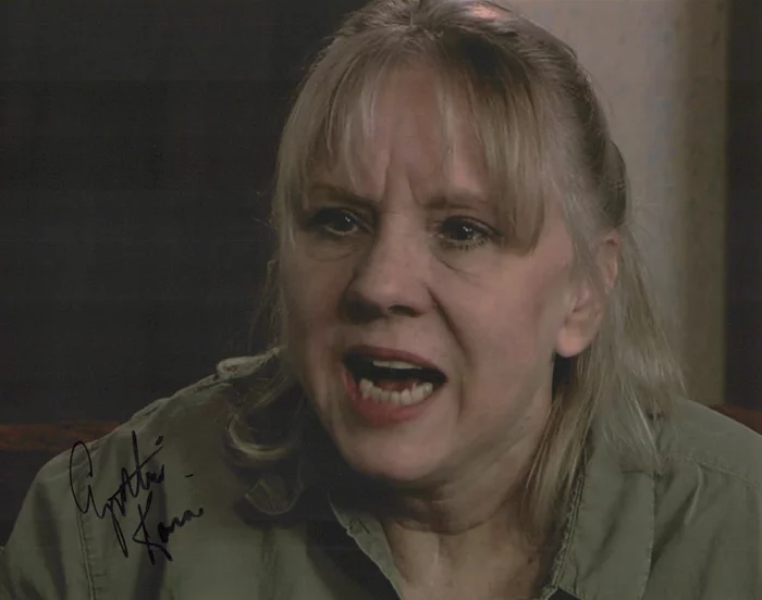 Cynthia Kania autograph