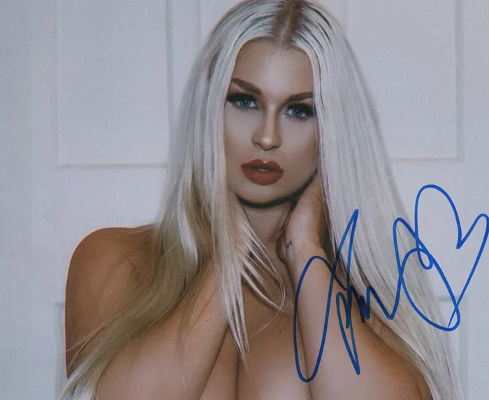 Chloe Michelle autograph