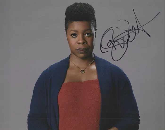 Roslyn Ruff autograph