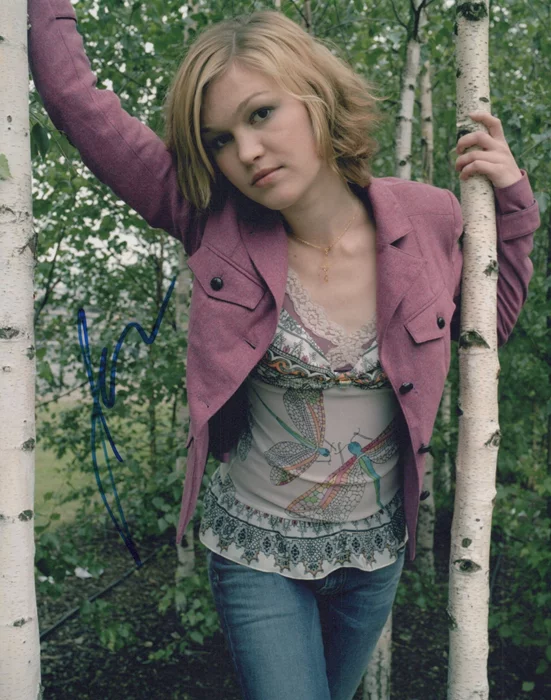 Julia Stiles autograph
