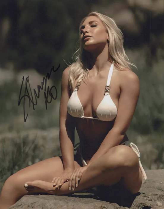 Shayna Holt autograph