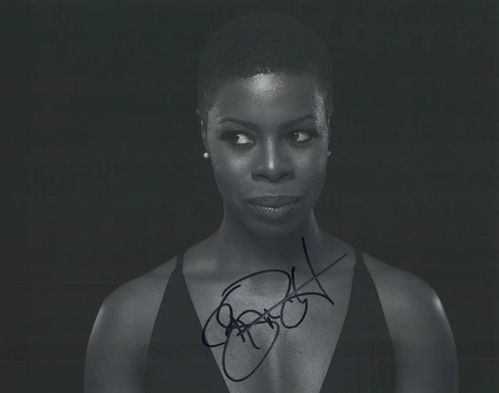Roslyn Ruff autograph