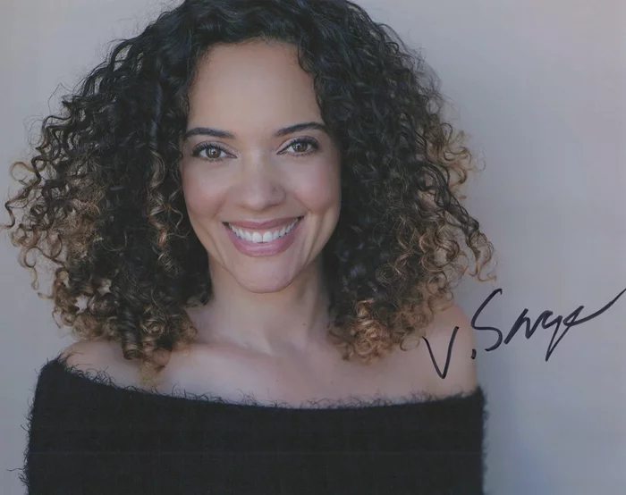Victoria Savage autograph