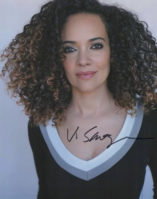 Victoria Savage autograph