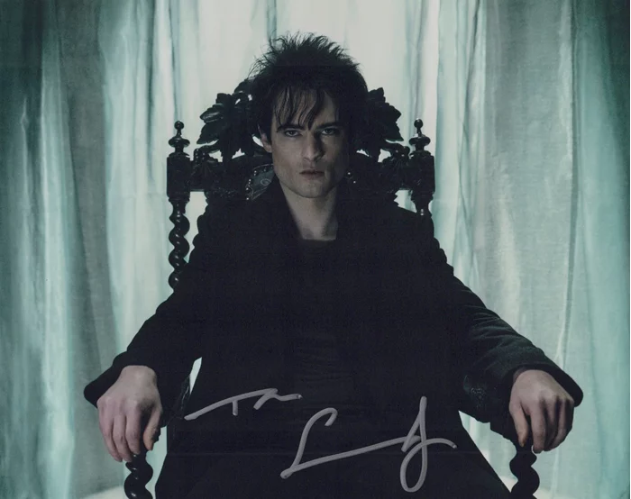 Tom Sturridge autograph