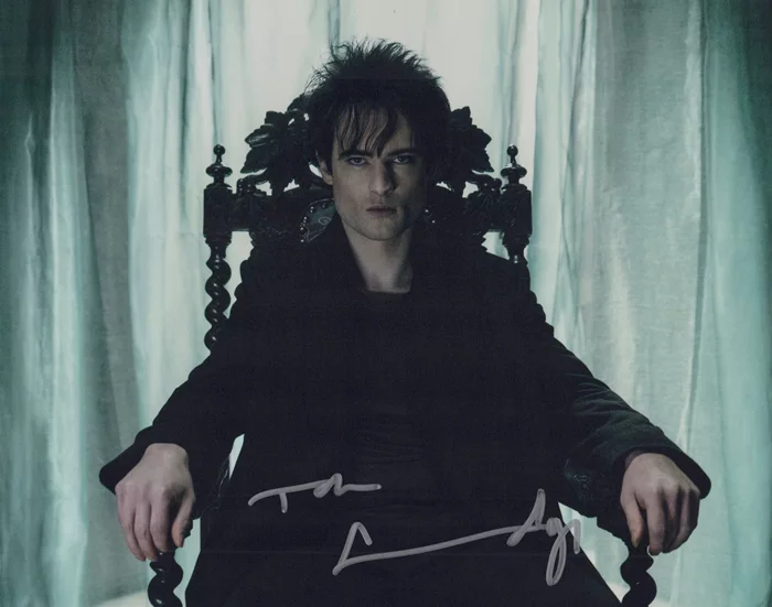 Tom Sturridge autograph