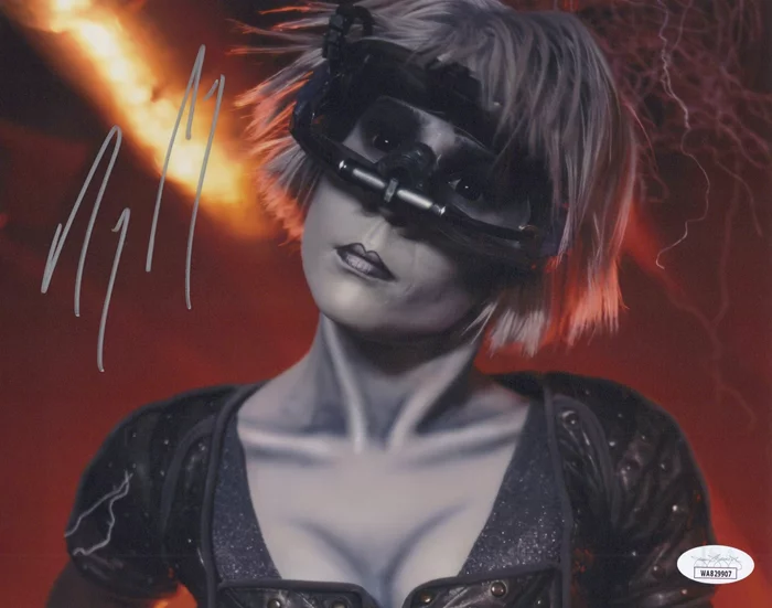 Gigi Edgley autograph