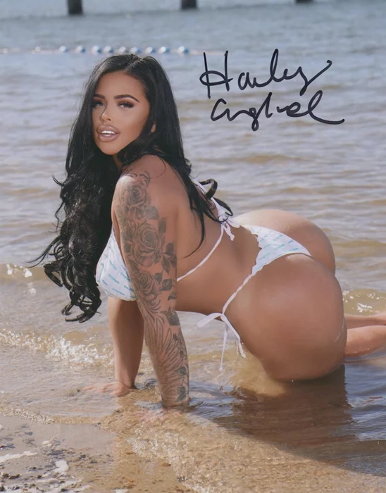 Hailey England autograph