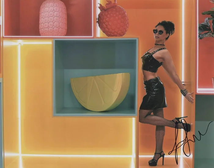 Jessica Lee autograph