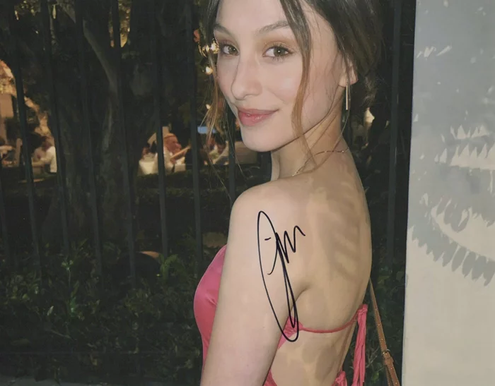 Jennifer Michele autograph