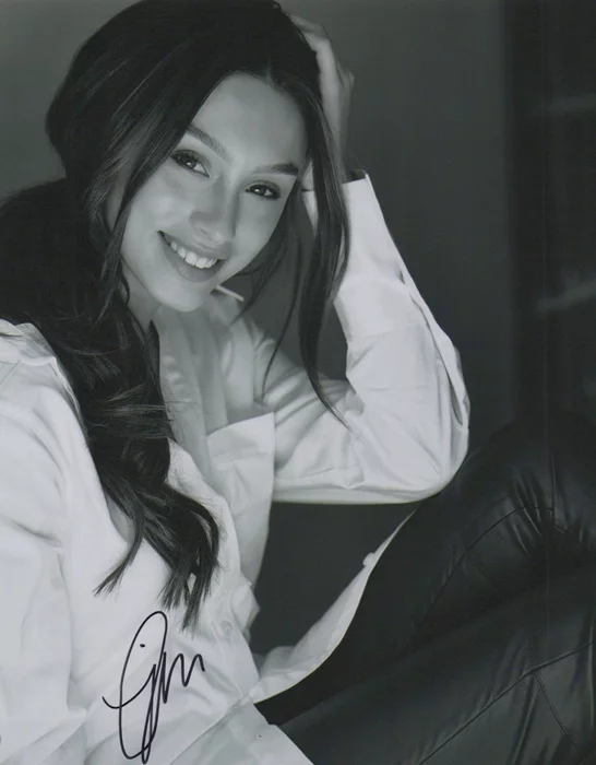 Jennifer Michele autograph