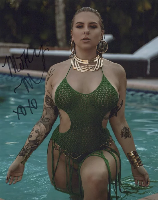 Motley Monroe autograph