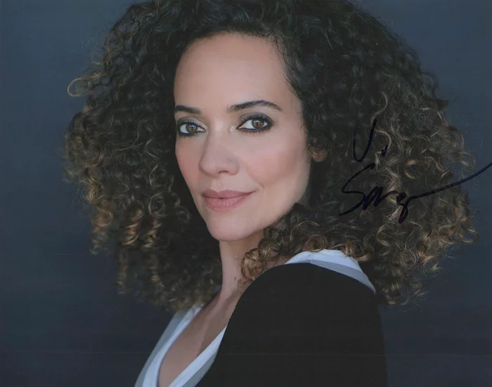 Victoria Savage autograph