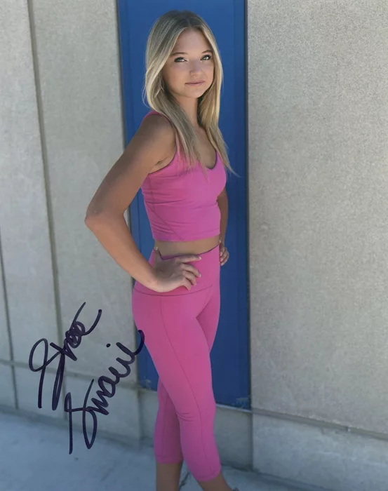 Shae Smolik autograph