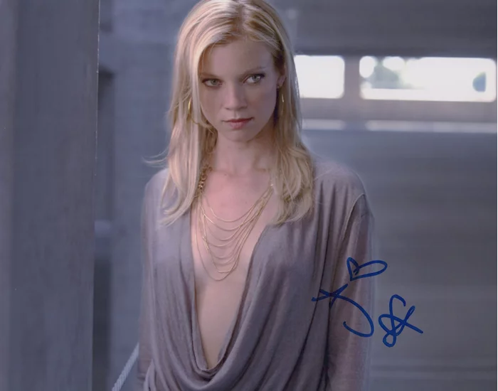 Amy Smart autograph