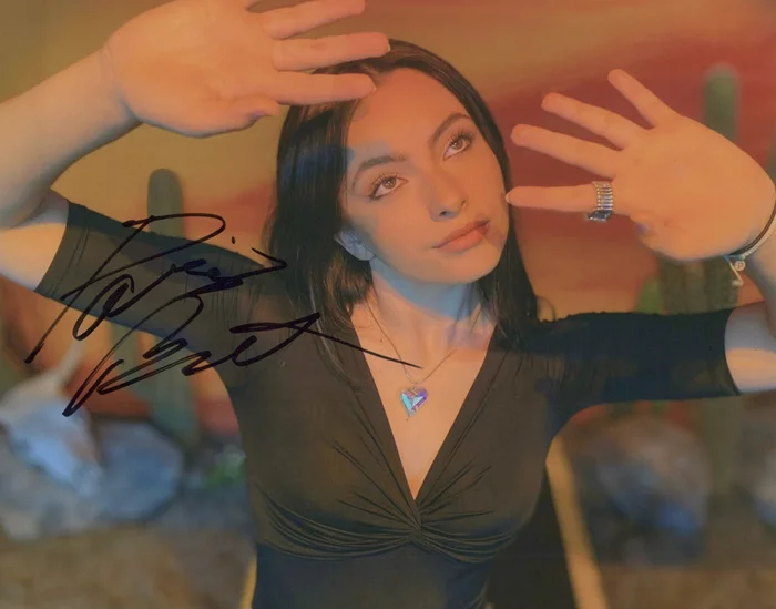 Paris Bravo autograph