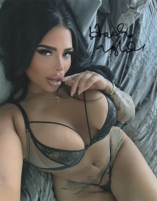 Hailey England autograph
