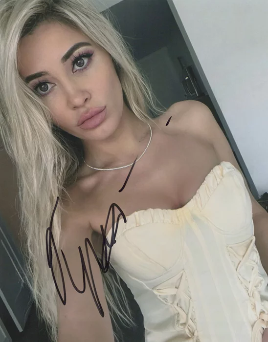 Kristina Fleury autograph