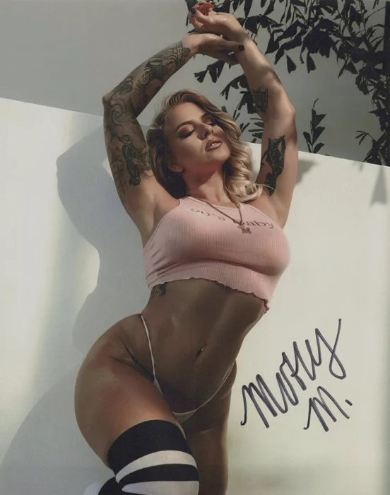 Motley Monroe autograph