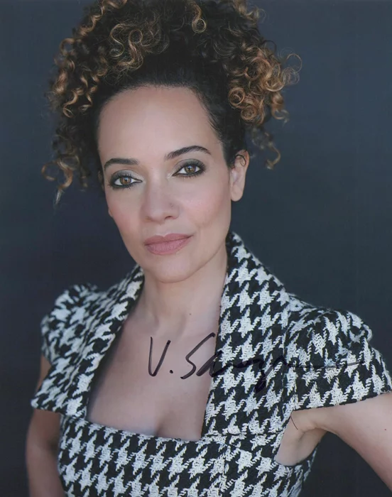 Victoria Savage autograph