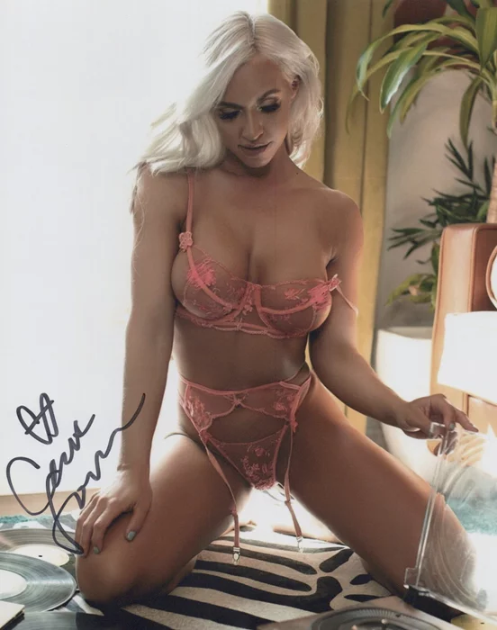 Caitlin Sorensen autograph