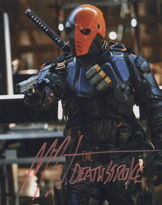 Manu Bennett autograph