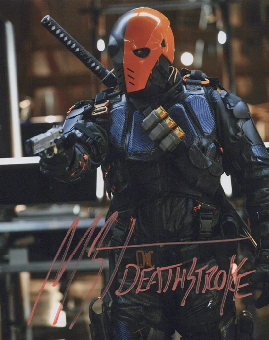 Manu Bennett autograph