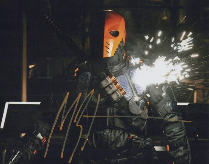 Manu Bennett autograph