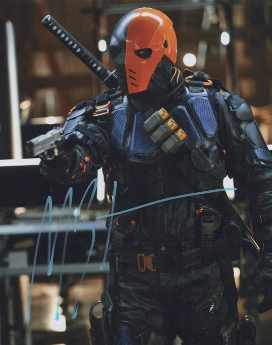 Manu Bennett autograph