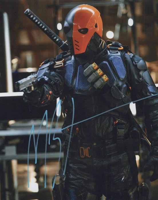 Manu Bennett autograph