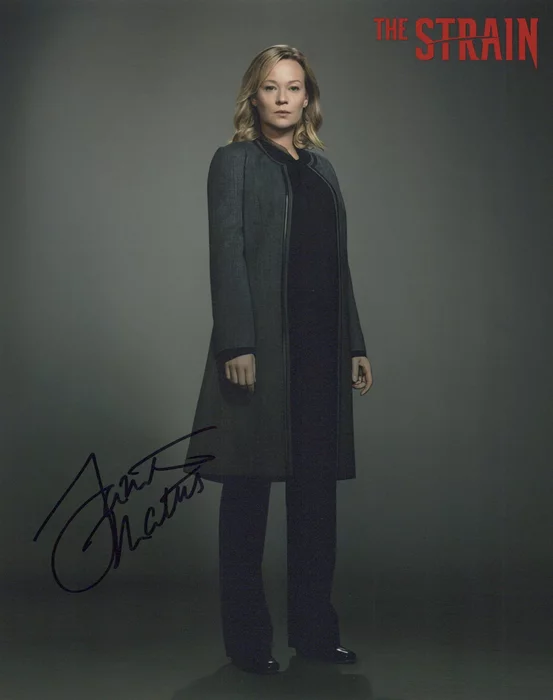 Samantha Mathis autograph