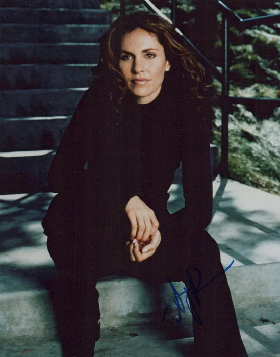 Amy Brenneman autograph
