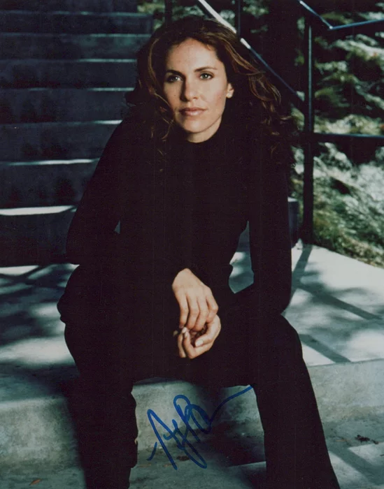 Amy Brenneman autograph