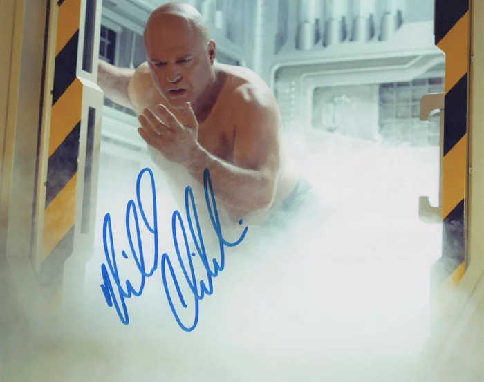 Michael Chiklis autograph